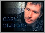 wąsy, Gary Oldman, niebieskie oczy